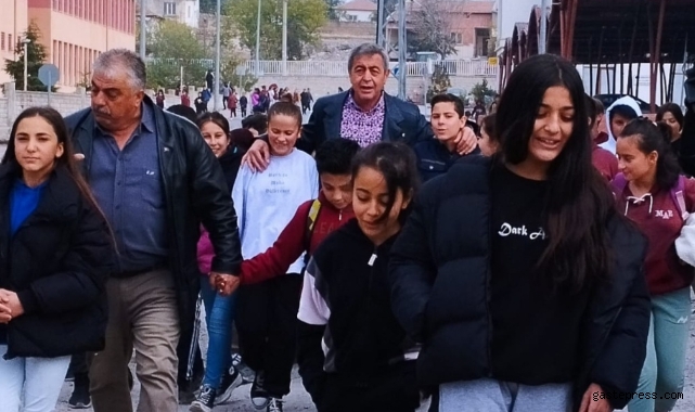 İYİ Partili Kazım Yücel, "Çocuklarımızın çığlıklarını duyalım"