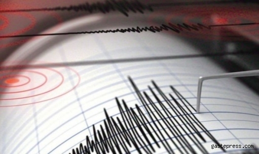 İzmir'de deprem oldu! Halk uykularından uyandı AFAD depremin büyüklüğünü açıkladı!