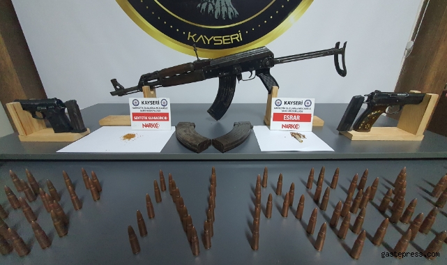 Kalaşnikof için evine özel bölme yaptı