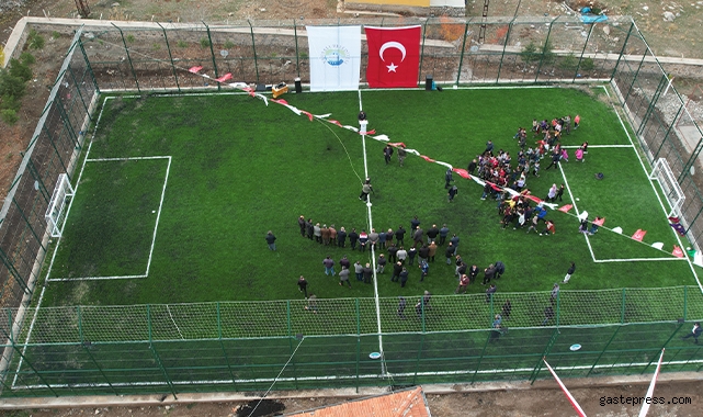 Kayseri Yahyalı'da Taşhan halı sahası açıldı!