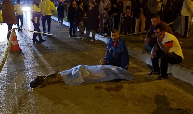 Kazada ölen ağabeyinin elini bırakmadı!