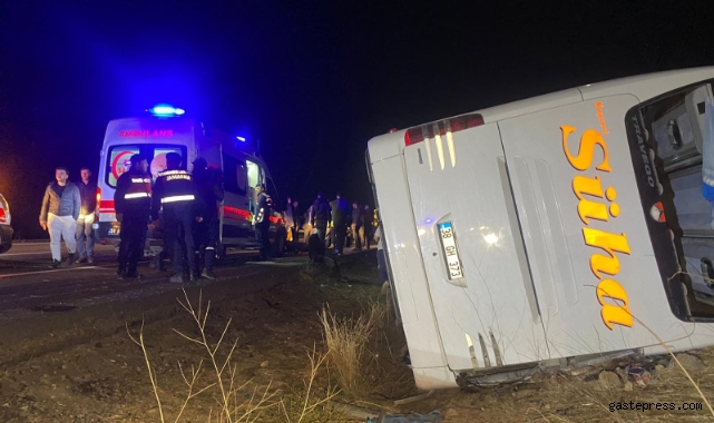 YRP'nin Genel Kurulu'ndan dönenleri taşıyan otobüs devrildi!