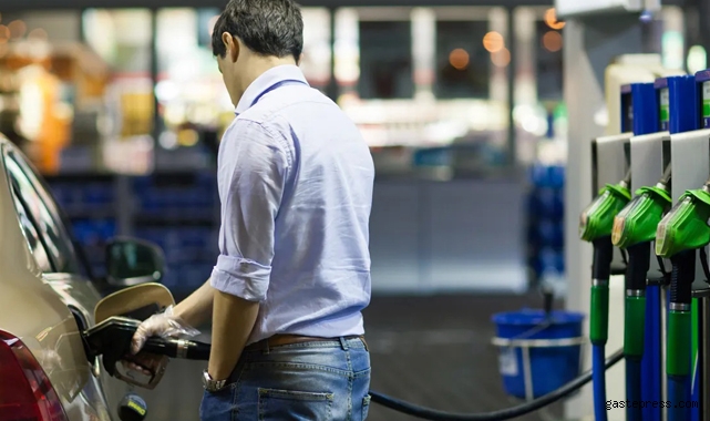 Motorine büyük indirim! Bu gece yarısı motorin 1 lira 56 kuruş ucuzlayacak!