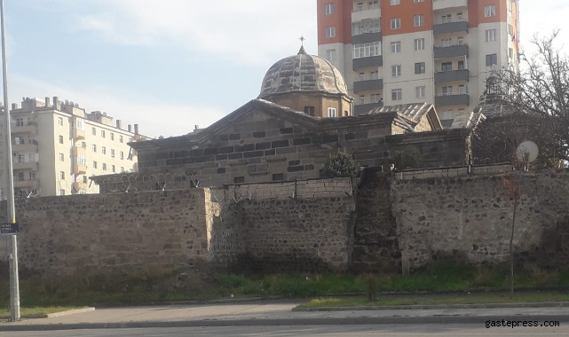 Adnan Kenanoğlu, "688 Yıllık Caferbey hamamı harabe"