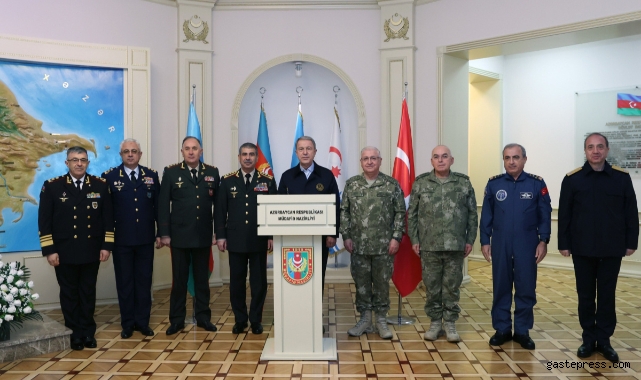 Bakan Akar için Azerbaycan Savunma Bakanlığı'nda askeri tören düzenlendi!