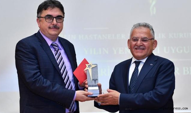 Büyükşehir’in Hospice Projesi’ne ‘yılın yenilikçi uygulaması’ ödülü!
