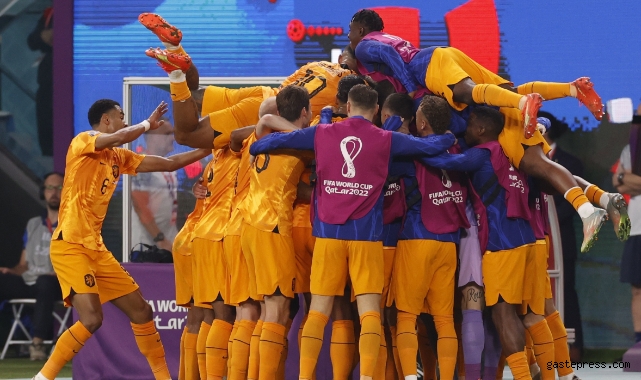 Dünya Kupası’nda ilk çeyrek finalist Hollanda!