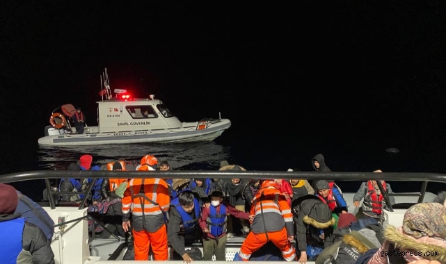 İzmir açıklarında 49 düzensiz göçmen kurtarıldı!