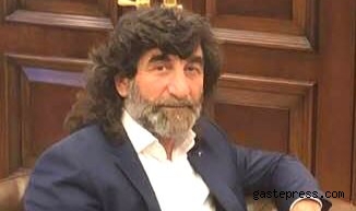 Metin Demircan'dan köprüden düşen aracın Kayseri Şeker Fabrikası'na ait makam aracı olduğunu iddia etti.