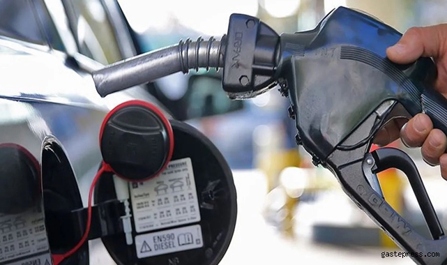 Motorine büyük zam geliyor! Üç indirimi geri alacak zam bu gece pompaya yansıyacak!