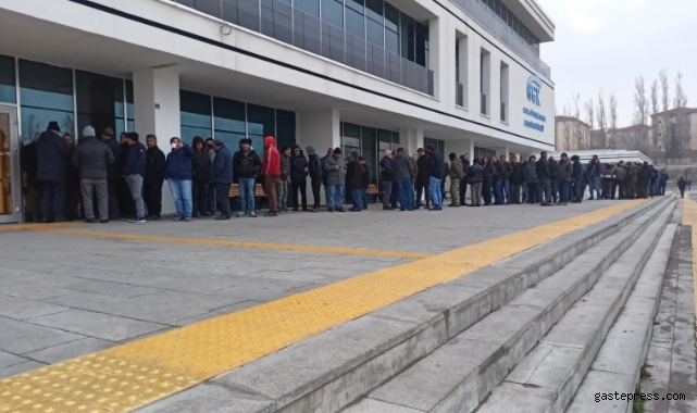 SGK önünde EYT yoğunluğu!