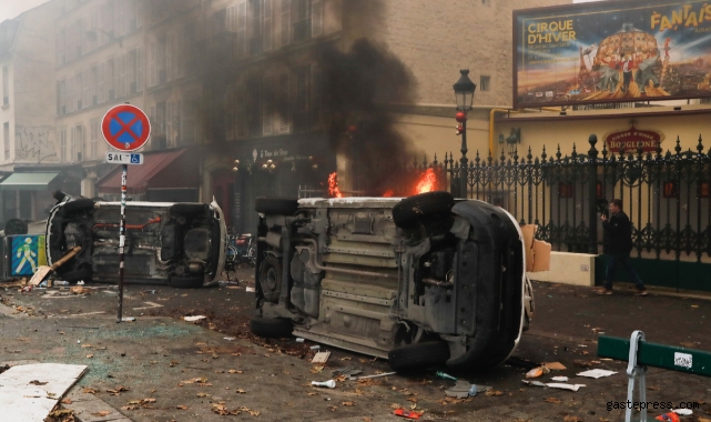 Terör örgütü PKK yandaşları Paris sokaklarını savaş alanına çevirdi!