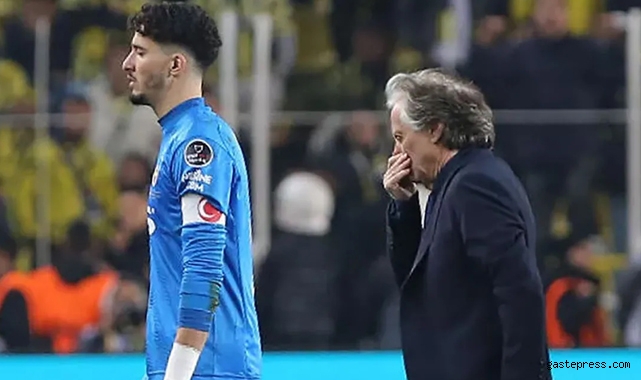 Altay Bayındır her topa dokunduğunda ıslıklandı!