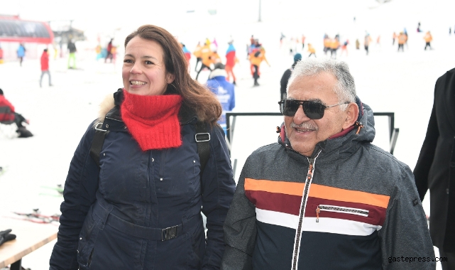 Başkan Büyükkılıç, Yerli ve Yabancı Turistlerle Erciyes'te Buluştu!