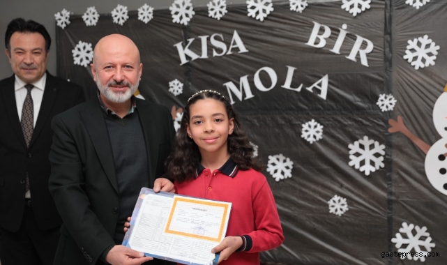 Başkan Çolakbayrakdar, öğrencilerin karne heyecanına ortak oldu