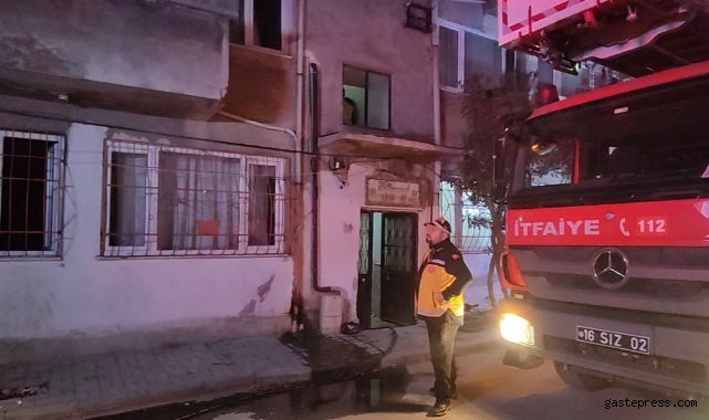 Bursa’da 5 katlı binanın 2. katında doğal gaz patlaması sonucu yangın çıktı!