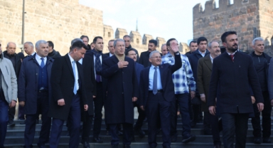 Büyükkılıç, Bakan Akar ile Tarihi Kalede Vatandaşlarla Buluştu!