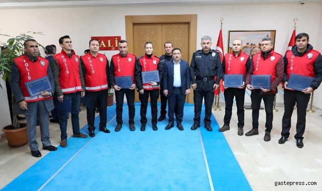 Güven timleri aranan 5 şahsı yakaladı, 12 şahsa uyuşturucudan işlem yaptı!