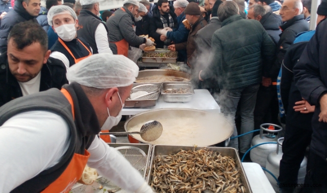 Hamsi Festivali’nde yaklaşık 3 ton hamsi dağıtıldı!