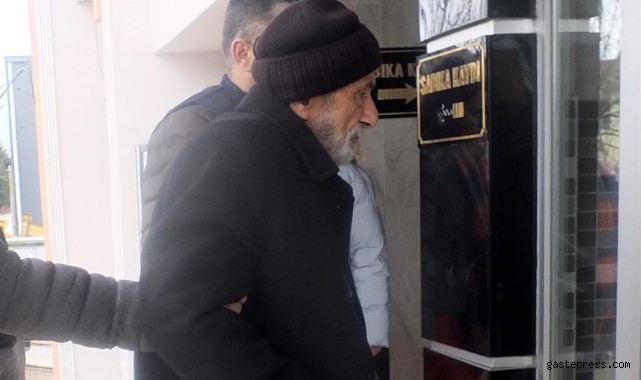 Karısını ve oğlunu öldüren 87 yaşındaki adam adliyeye sevk edildi!
