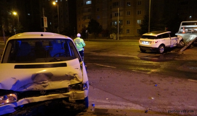 Kayseri'de cip ile ticari araç çarpıştı: 7 yaralı!