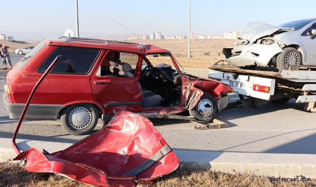 Otomobiller çarpıştı, 7 kişi yaralandı!