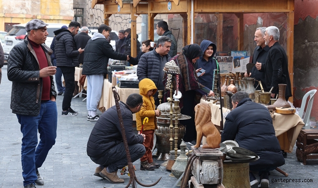 Talas'ta yeni yılın ilk antika pazarı!