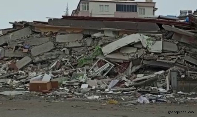 AFAD: '(Depremde) Bin 121 kişi hayatını kaybetti, 7 bin 634 vatandaş yaralandı'