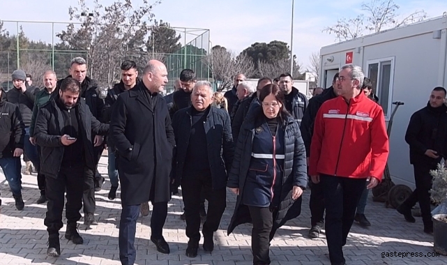 Bakan Soylu, Vali Çiçek ve Başkan Büyükkılıç ile birlikte Geçici Konaklama Merkezi’nde incelemelerde bulundu!