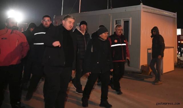 Başkan Büyükkılıç'tan deprem bölgesinde gece yarısı inceleme!