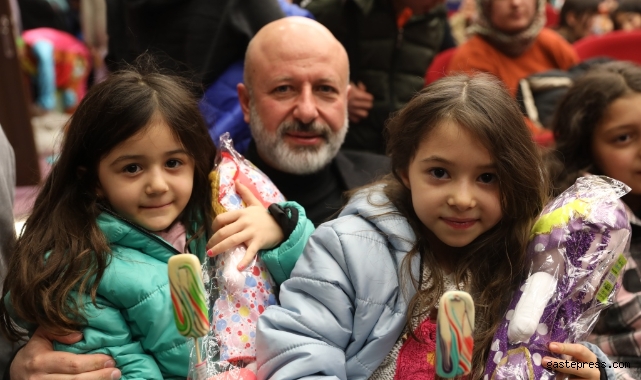 Başkan Çolakbayrakdar, depremzedeleri ziyaret etti!