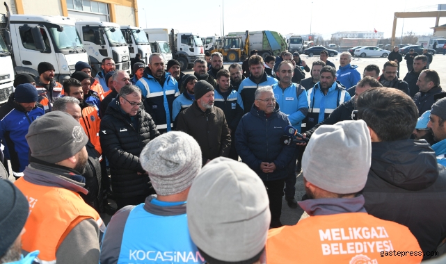 Büyükkılıç, Deprem Bölgesine 20 Temizlik Aracı ve Personel Gönderdi!