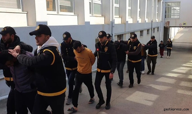Depremzedelerin araçlarına göz diktiler! 