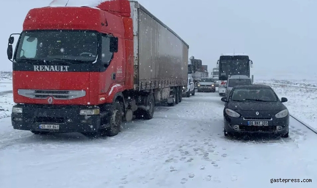 Diyarbakır-Şanlıurfa yolunda otobüs devrildi!