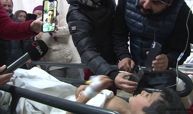 Enkazdan 156 saat sonra kurtulan 9 yaşındaki Semih’in 'Muslera' hayali gerçek oldu!