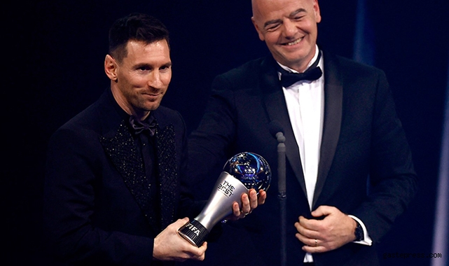 Futbolda en iyiler seçildi! Lionel Messi üçüncü kez kazandı!