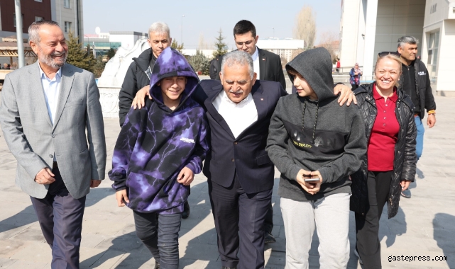 Kayseri Büyükşehir'den Depremzede Öğrencilere Ücretsiz Ulaşım İmkanı!