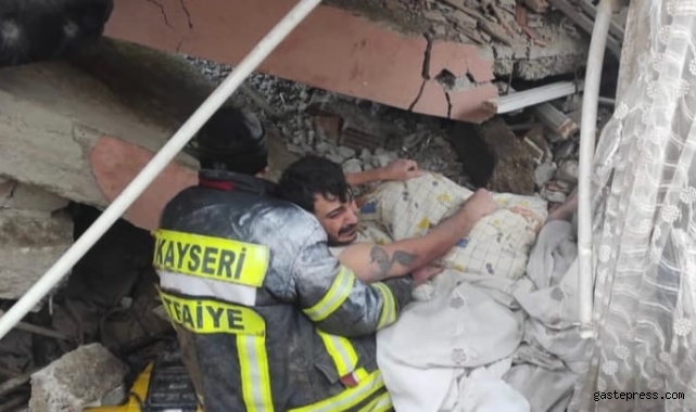 Kayseri Büyükşehir İtfaiye ekipleri deprem bölgesinde!