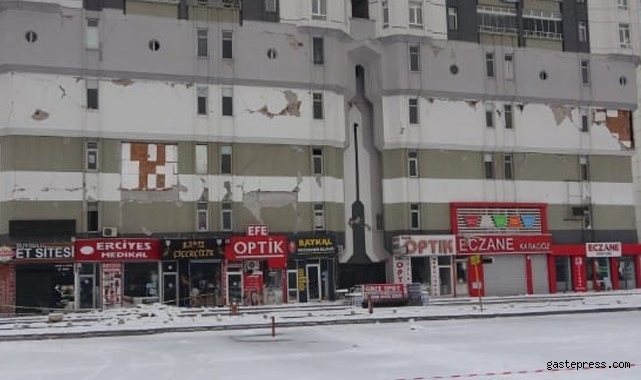 Kayseri'de bugün yıkılması planlanan binada yıkım işi sıkıntılı başladı!