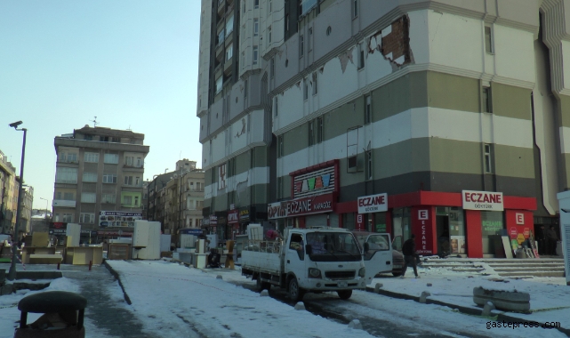 Kayseri’deki ağır hasarlı binada yıkım öncesi tahliyeler başladı!