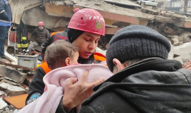 Kayseri itfaiyesi deprem bölgesinde 34 kişiyi sağ olarak çıkardı!