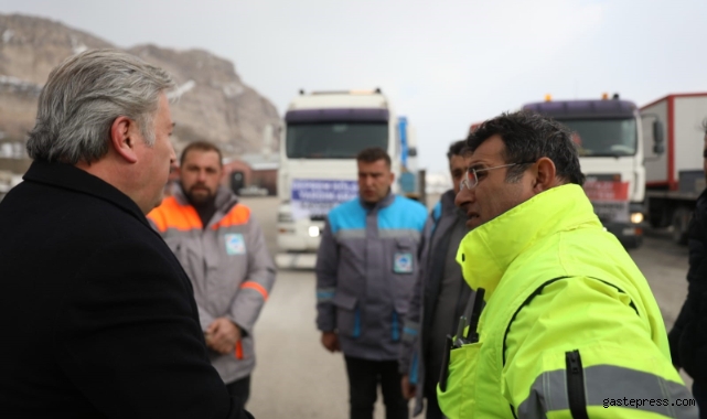 Kayseri Melikgazi'nin Personel ve İş Makineleri ile Kahramanmaraş'a Desteği Devam Ediyor