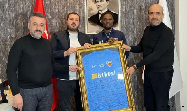 Kayserispor kaptanından depremzedelere destek!