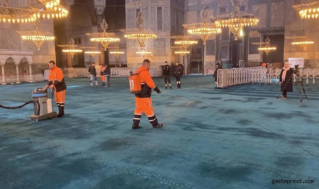 Ayasofya Cami Ramazan ayı öncesi gül suyu ile yıkandı!