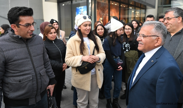 Başkan Büyükkılıç, Forum Kayseri AVM'de Esnaf ve Vatandaşlarla Buluştu!