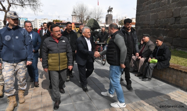Başkan Büyükkılıç, Vali Çiçek ile birlikte esnaf ziyaretinde!