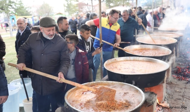 Başkan Çolakbayrakdar, şükür sofrasında vatandaşlarla bir araya geldi!