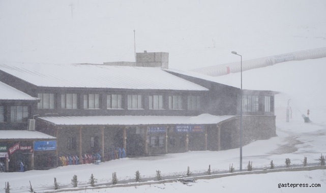 Erciyes'e Mart karı yağdı!