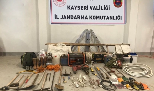 Kayseri'de Jandarmadan izinsiz kazı yapan şahıslara suçüstü: 4 gözaltı