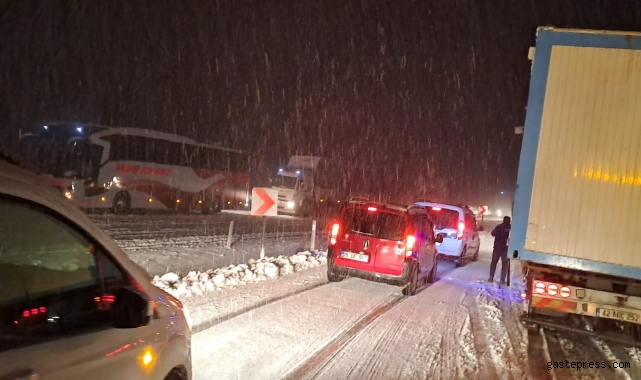 Mart karı yolda bıraktı, Malatya-Kayseri yolu kısmen trafiğe kapandı!